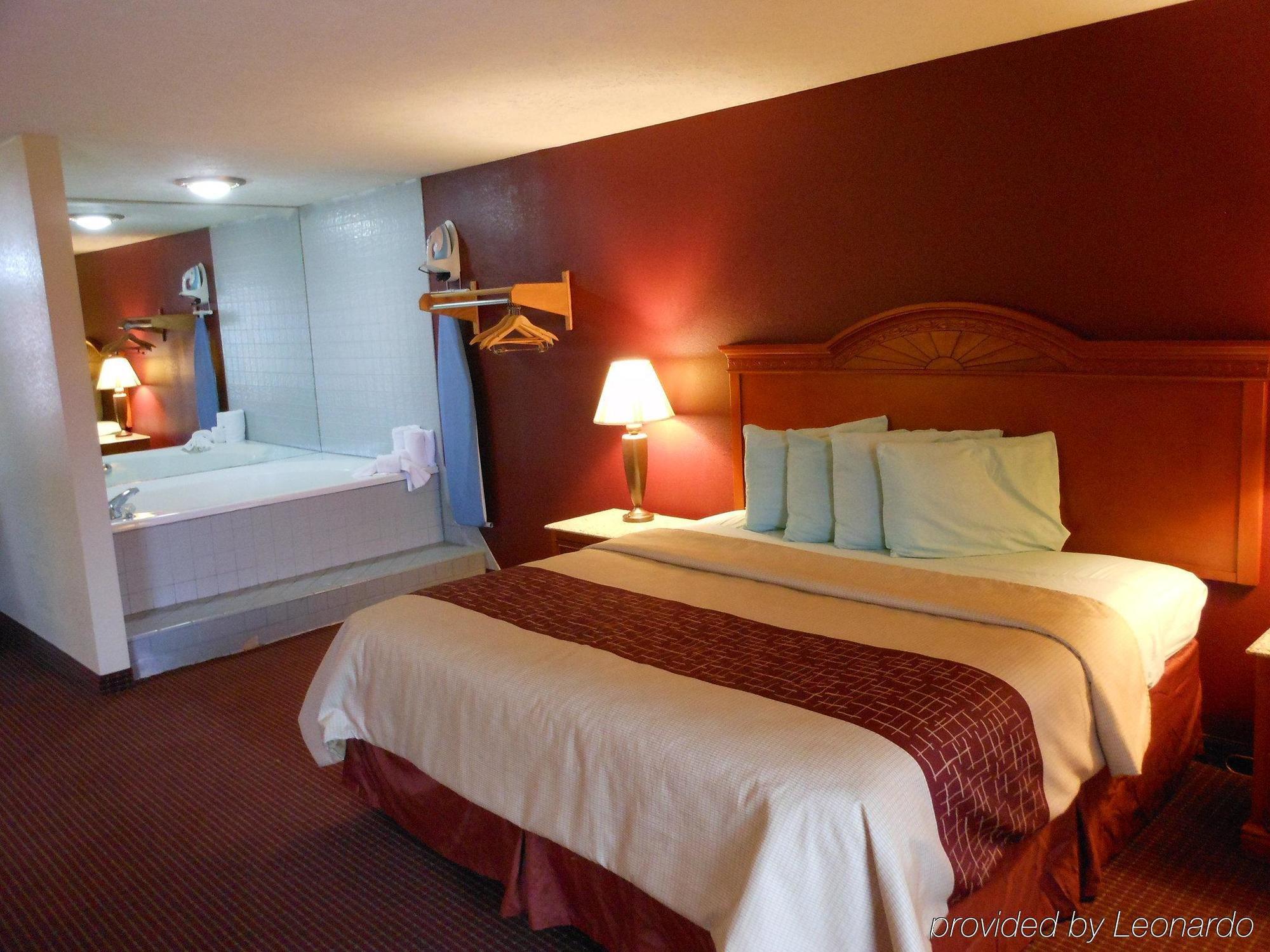 Red Roof Inn & Suites Pigeon Forge Parkway Exterior foto